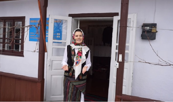 "La multi ani romanilor din tara si din jurul granitelor". Modul in care Alina Zotea a ales sa felicite romanii de Ziua Nationala a Romaniei - VIDEO