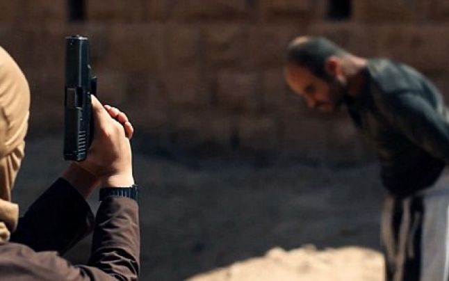 Adevarul - Joc de-a v-ati ascunselea macabru in Statul Islamic: Copiii cauta prizoneri printre ruine si ii impusca