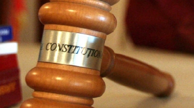 Directorii ANRE raman in functie. Curtea Constitutionala suspenda Hotararea Parlamentului