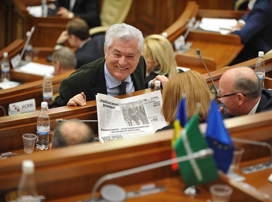 Premierii demisi, sa ramana FARA pasaport diplomatic! Voronin, catre Ghiletchi: "Inaintati-va candidatura la presedintie, uitati-va la Dodon cum sta cuminte!"