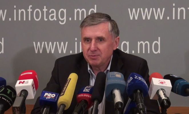 Ion Sturza: "Presedintele mi-a spus ca sunt presiuni foarte mari asupra sa ca sa-l desemneze pe Plahotniuc prim-ministru, insa mi-a zis ca nu-l va propune niciodata, nu vrea sa fie blestemat de popor". LIVE TEXT