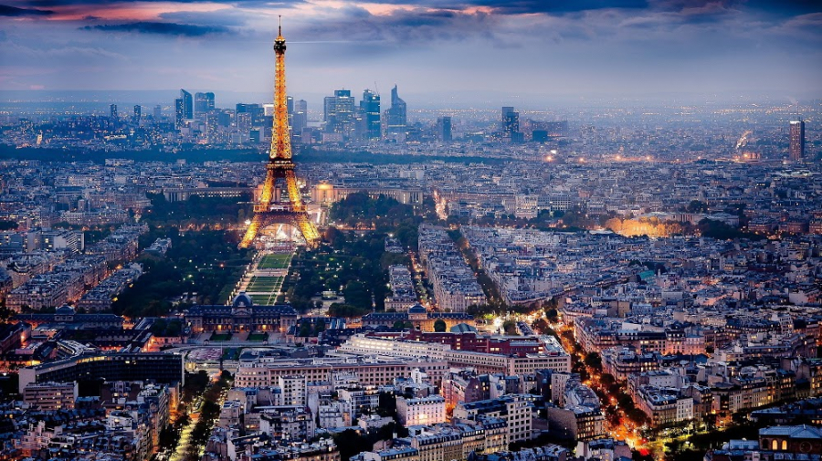 Peste 3.400 de straini au primit interdictie de a intra in Franta dupa atentatele de la Paris