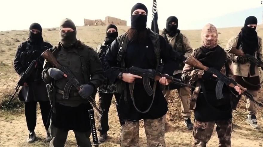 Teroristii ISIS stau in rand pentru a se arunca in aer, acuzandu-si liderii de "blat" si "nepotism", si ca isi "baga in fata" rudele pentru atentate