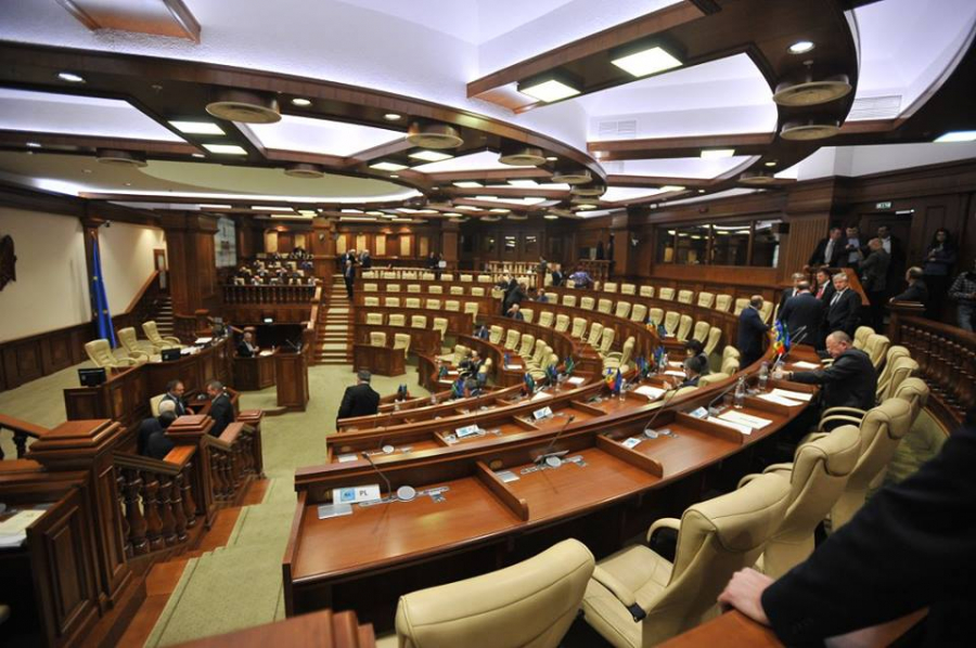 Cine sunt cei care au lipsit de la sedinta speciala a Parlamentului. GALERIE FOTO din plenul Legislativului