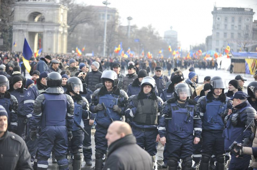 16.01.16. Aceleasi revendicari, dar in manifestatii diferite. Cele trei proteste din Chisinau intr-o GALERIE FOTO