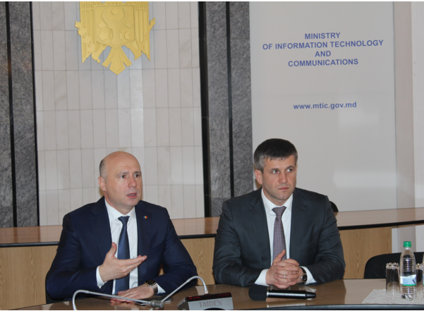 Filip l-a prezentat ministerului pe care l-a condus pana acum, pe noul ministru. Vasile Botnari, de la Transport la TIC