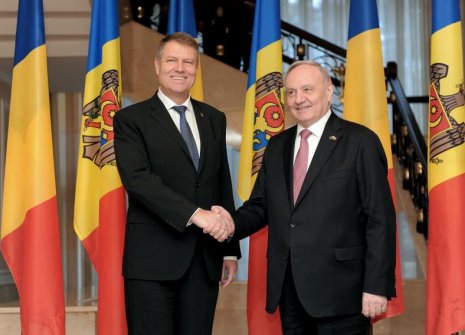 Nicolae Timofti a vorbit la telefon cu Klaus Iohannis. Presedintele roman: " Prin investirea noului Guvern s-a facut un pas important"