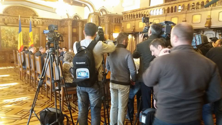 Premierul Filip s-a intalnit cu presedintele roman. Iohannis: "Ati preluat un mandat greu. Dar aveti o mare sansa ca prin reforme sa redati Moldovei siguranta si stabilitate" - FOTO