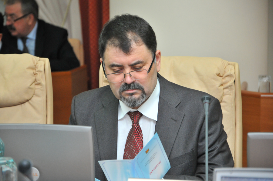 Comunistii vor demiterea ministrului Apararii. Ei sunt nemultumiti ca Anatol Salaru este adeptul Unirii cu Romania si aderarii R. Moldova la NATO
