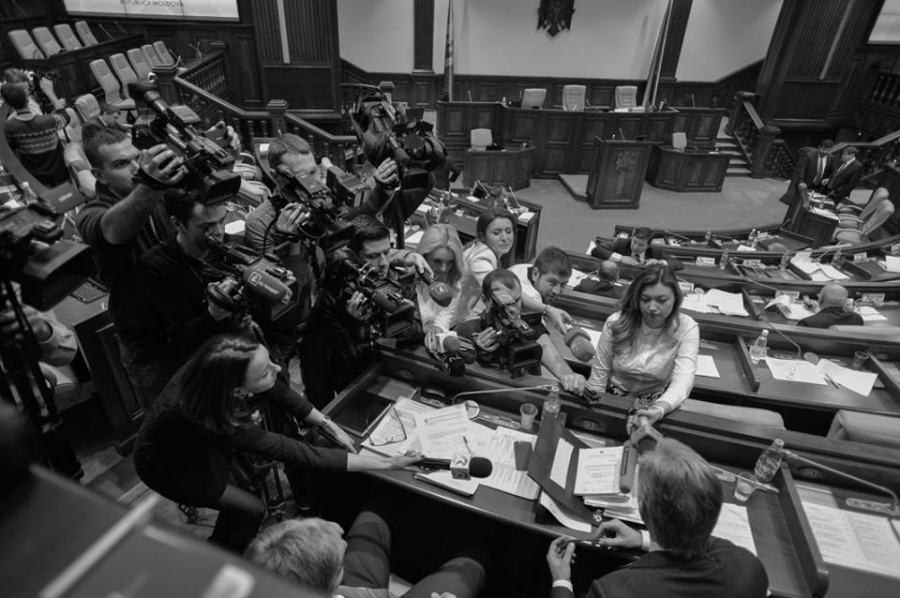 Jurnalistii au protestat la Parlament, cerand acces liber la sedintele Legislativului - GALERIE FOTO