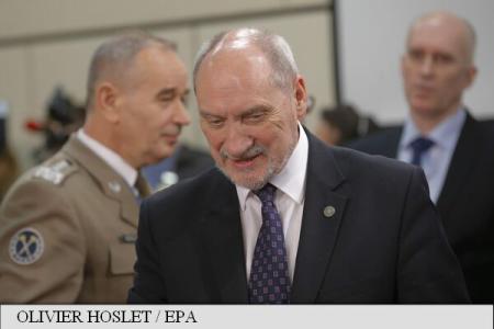 Polonia: Demisia subita a mai multor generali, criticata de guvernul conservator polonez