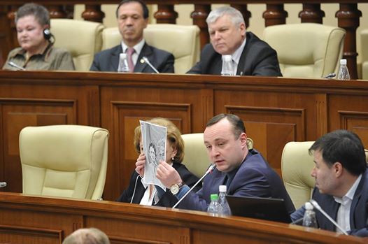 Batrancea, cu fotografia lui Ghimpu pioner: "Il propun pe Ghimpu in grupul de prietenie cu Rusia". Leanca, nemultumit ca nu a fost inclus in niciun grup