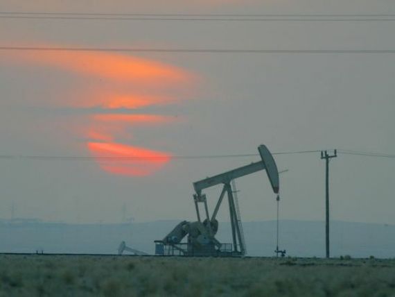 Pretul petrolului si-a reluat scaderea, dupa atentatele de la Bruxelles. Aurul si obligatiunile germane, refugiu pentru investitori