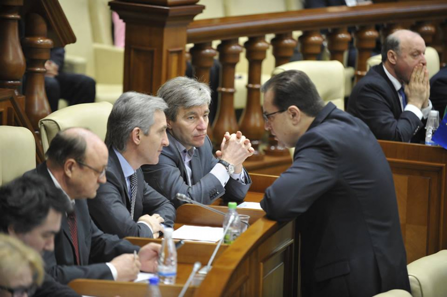 Sedinta Parlamentului din 25 martie. Marian Lupu, la discutii cu deputatii - GALERIE FOTO