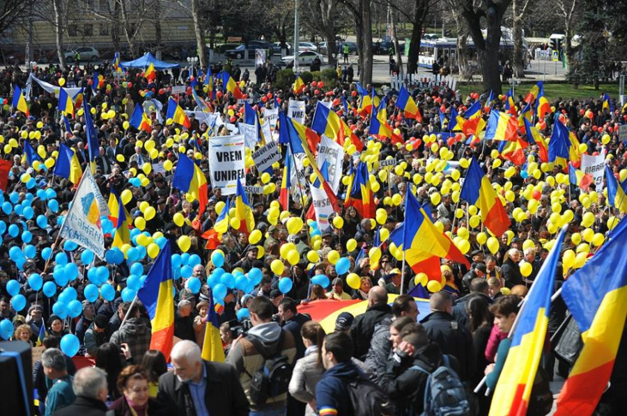 GALERIE FOTO de la Marsul Unirii. Mii de oameni s-au adunat pentru a participa la mars