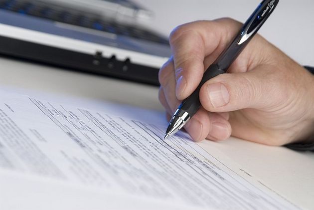 Doar o treime dintre demnitari si functionari si-au depus declaratiile de avere si interese personale