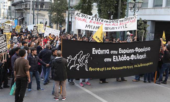 Mii de refugiati au protestat la Atena fata de intrarea in vigoare a Acordului UE-Turcia