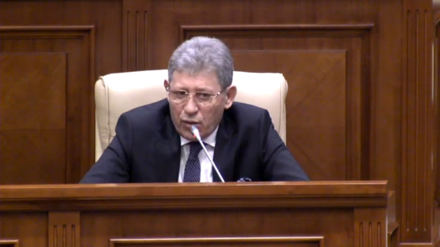 Igor Dodon: "Mai bine sa fiu rosu decat albastru". Mihai Ghimpu: "Tu esti si rosu si albastru"