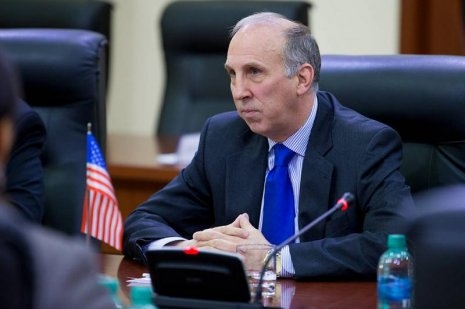 James Pettit: "Guvernul a indeplinit preconditiile pentru inceperea negocierilor cu FMI" - Europa Libera