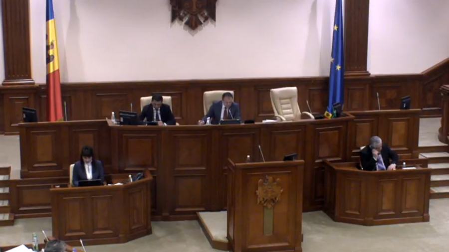 Proiectele cu privire la desemnarea membrilor CEC si codul de etica a deputatului excluse din ordinea de zi