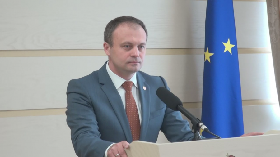 Candu: "As da un sfat domnului Dodon, sa anexeze la motiune obiectiile legate de guvernare, program de guvernare si un cabinet de ministri"