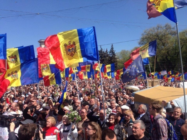 Botan: "Daca s-ar uni toate valurile protestatare in unul singur si ar iesi 200 de mii de oameni in piata, ar spulbera aceasta guvernare" - Europa Libera