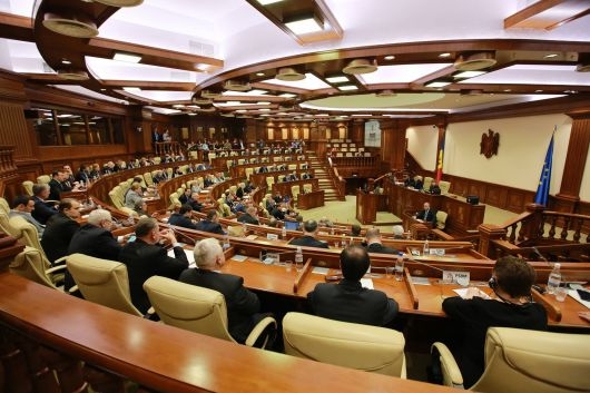Deputatii nu vor incasa prime de paste, decizia a fost luata de presedintele Parlamentului. Candu: "Oricum acesti bani i-am fi cheltuit pentru caritate"