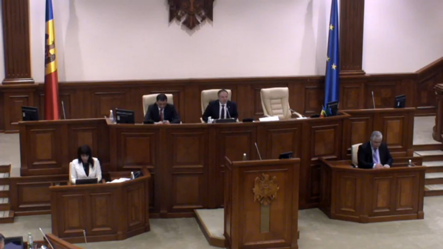 Deputatii socialisti au parasit sedinta Parlamentului. Dodon: "Daca acest proiect nu va fi supus votului, PSRM va parasi sedinta"