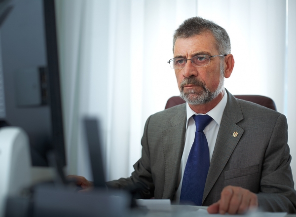 Tudor Deliu a scris o poezie despre 100 de zile de activitate a Guvernului Filip - FOTO