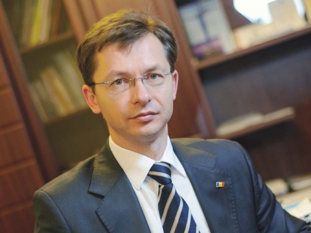 Veaceslav Negruta: Lecturand creatura celor de la CSJ, mi-am dat seama care e rolul lor: in unele cazuri sa decida asa cum " s-au inteles", iar in altele - sa faca talmaciri insirateÂ  