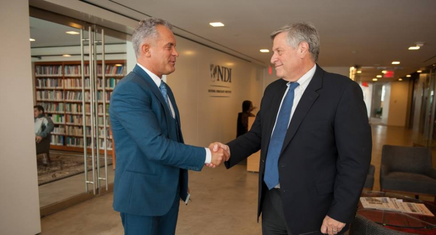 Plahotniuc continua sa se laude pe facebook cu vizita in Statele Unite. A fost prezent la ceremonia decernarii premiilor anuale ale Consiliului Atlantic - GALERIE FOTO