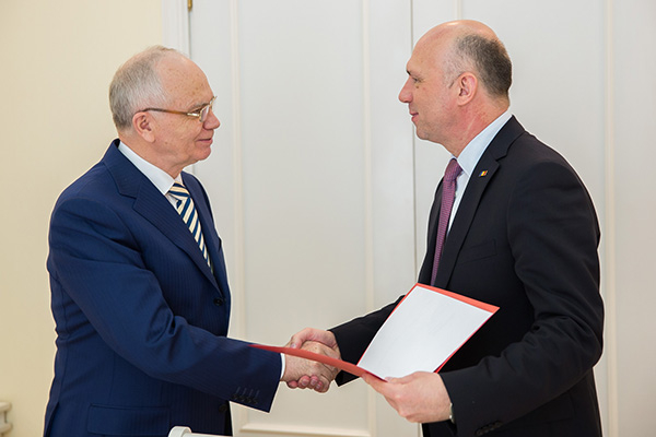 Filip a discutat cu ambasadorul FR despre posibilitatea reluarii exportului de fructe si legume moldovenesti pe piata Federatiei Ruse