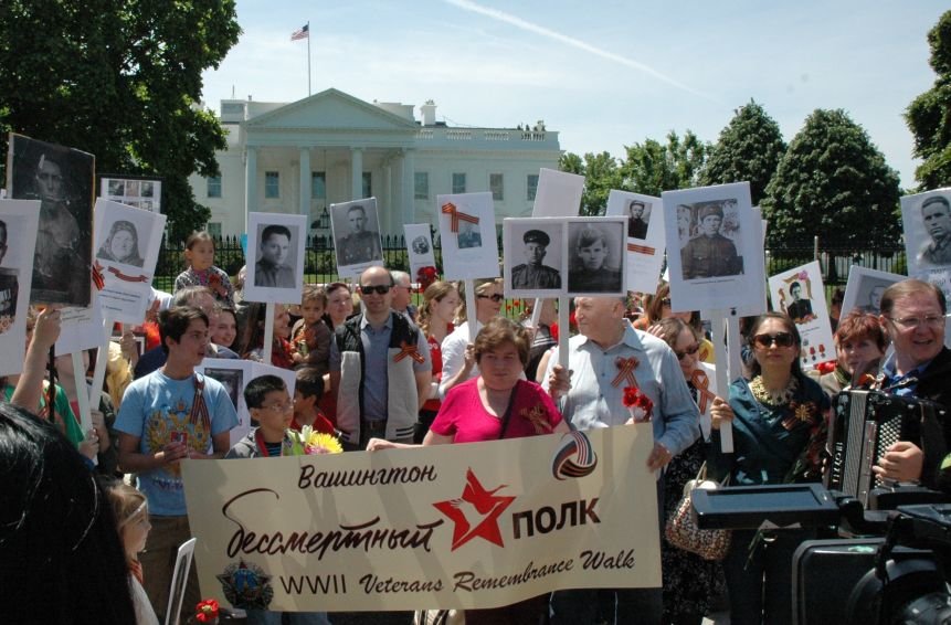 La portile Casei Albe din Washington "Regimentul Nemuritor" a cantat "Ziua Victoriei" - VIDEO