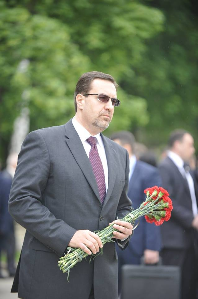 Lupu look-ul il schimba, dar naravul ba - Galerie FOTO