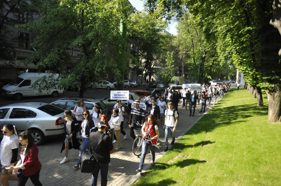 Jurnalistii au iesit la Marsul Solidaritatii Presei - GALERIE FOTO