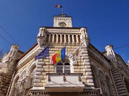 Primaria Chisinau a coborat drapelele in berna, comemorand astfel 204 ani de la anexarea Basarabiei la Imperiul Tarist