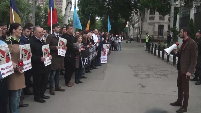 Liberalii au marcat 204 ani de la anexarea Basarabiei in 1812. Acestia au mers pana la ambasada Rusiei in semn de protest - FOTO 