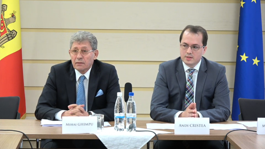 Andi Cristea: "Nu a fost intalnire la care au fost criticati politicienii din Republica Moldova"