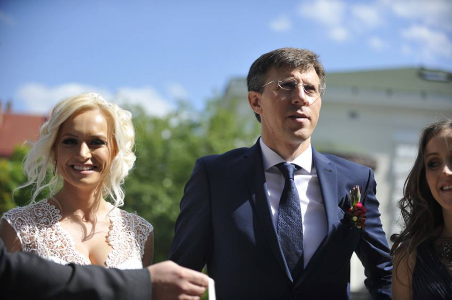 Dorin Chirtoaca si Anisoara Loghin la Stare Civila - GALERIE FOTO