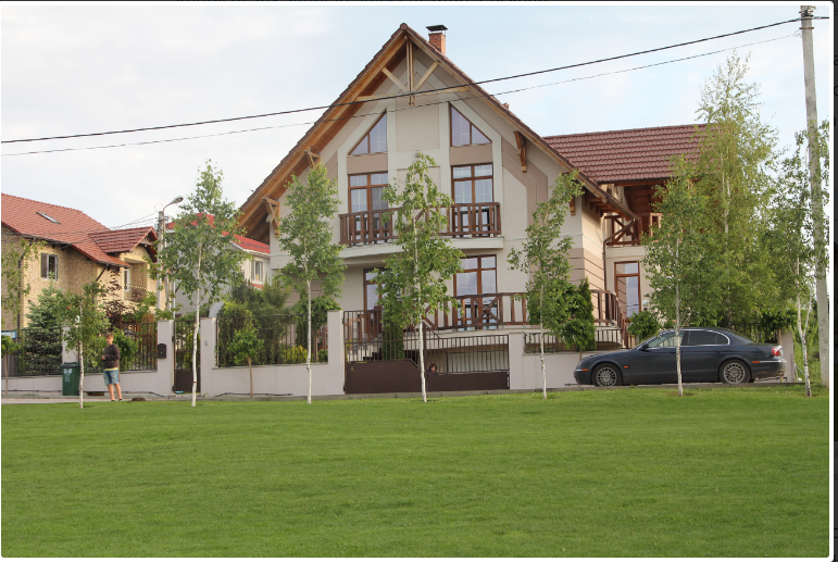 ZDG - Palatele celor doi functionari de la Primaria Chisinau, retinuti de CNA. FOTO/DOC