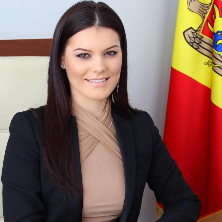 Alina Zotea preintampina oamenii sa nu fumeze in locuri publice: "Vor fi sanctionate cu o amenda de pina la 1000 pina la 3000 de lei" - FOTO