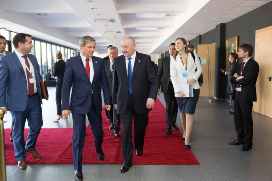Timofti s-a intalnit cu prim-ministrul Romaniei. Dacian Ciolos: "Este important ca reformele, in special cele ce tin de combaterea coruptiei sa fie implementate cu prioritate"
