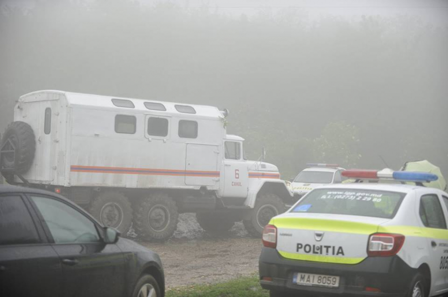 Zona in care s-a prabusit elicopterul SMURD. Peste 40 salvatori, pompieri si paramedici sant inca prezenti la locul incidentului - GALERIE FOTO