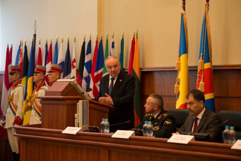Presedintele Timofti a participat la ceremonia de detasare a contingentului Armatei Nationale in misiunea KFOR 