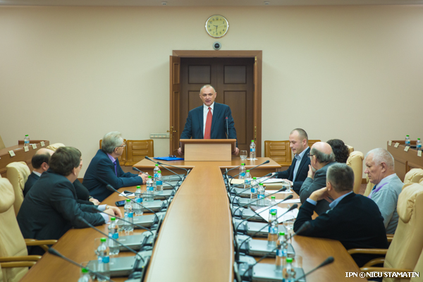 Membrii Comisiei pentru selectarea candidatilor la functia de judecator la CC cer Parlamentului ca Veaceslav Zaporojan sa fie numit in functia de judecator