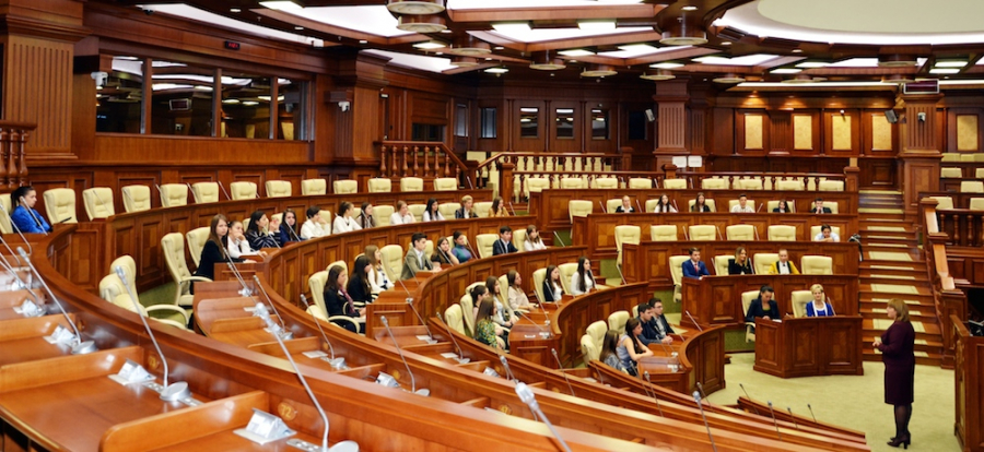 Bugetul de stat, proiectul cu privire la statutul mun. Chisinau si motiunea simpla asupra activitatii ministrului educatiei pe ordinea de zi a Parlamentului