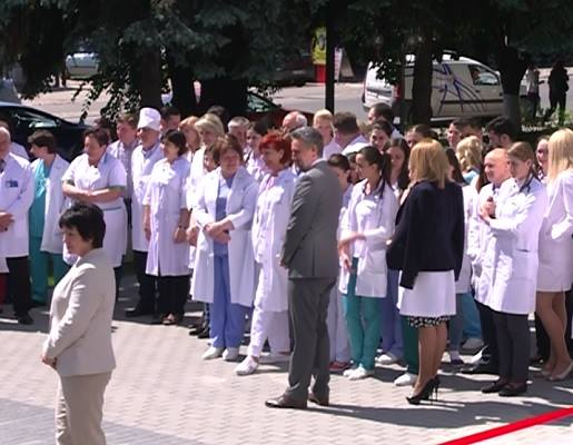 Ambasadorul Romaniei la Chisinau, Marius Lazurca, prezent la inaugurarea unor sectii a unei maternitati din capitala, proiect cofinantat de Guvernul roman