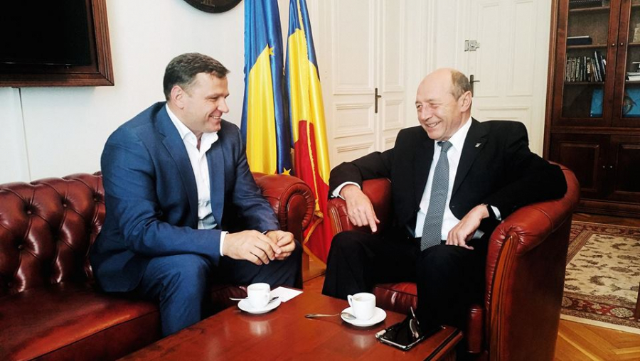 Nastase s-a intalnit cu Traian Basescu la Bucuresti: "Atent si mereu interesat de evolutia situatiei politice din Republica Moldova" - FOTO
