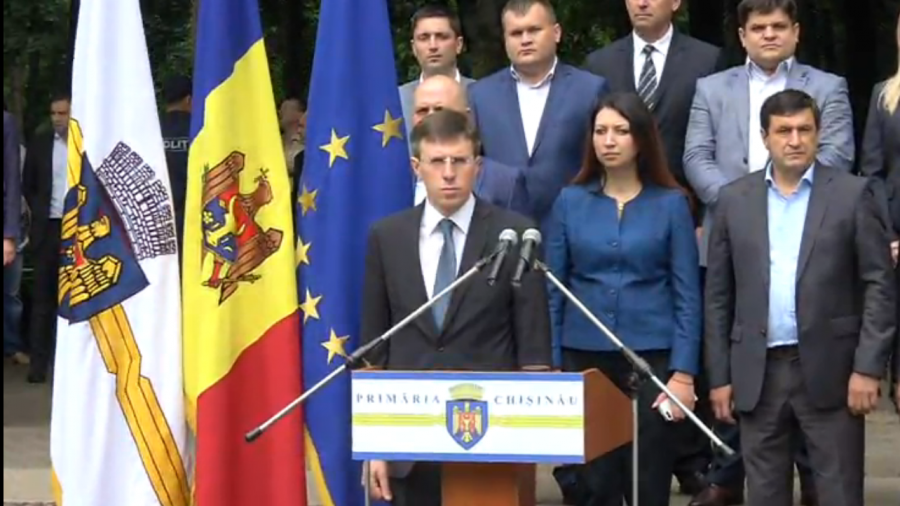 Dorin Chirtoaca isi prezinta raportul de activitate: "Avem buget de supravietuire si blocaj din partea consiliului"