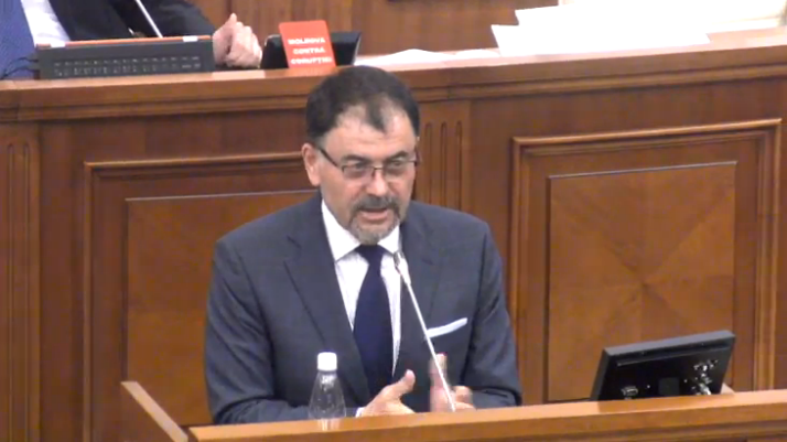 Motiunea impotriva ministrului Anatol Salaru nu a fost aprobata de Parlament. Salaru: "De unde stiti ca sunt veterinar, ati fost la mine la control"